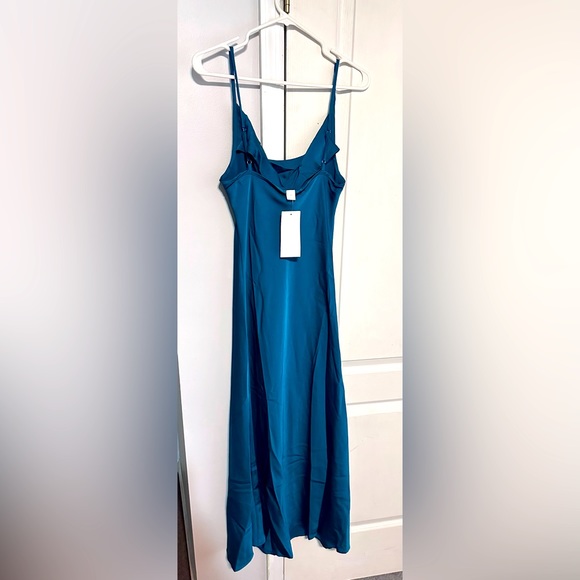 Satin dress. - Picture 1 of 2